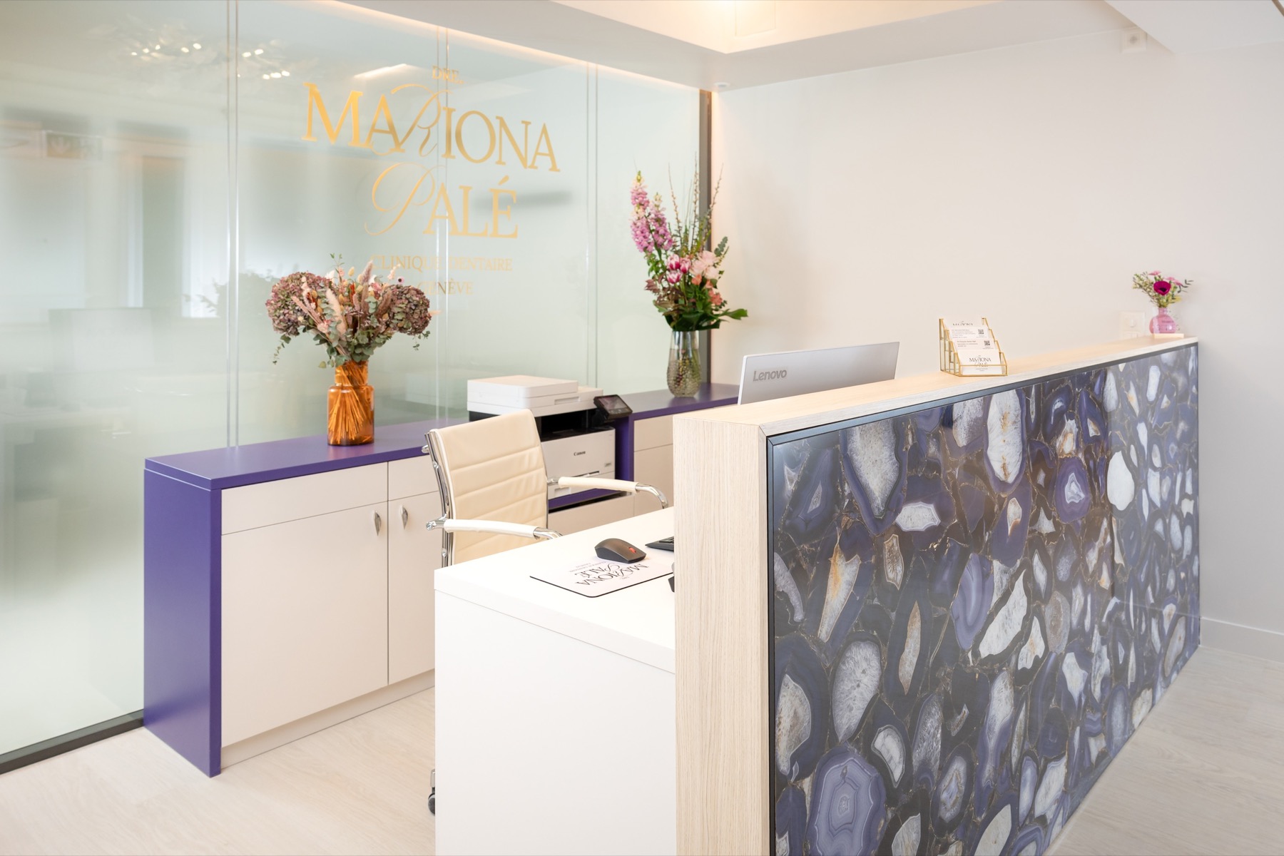 Reception area at Clinique Dentaire Dr. Mariona Palé